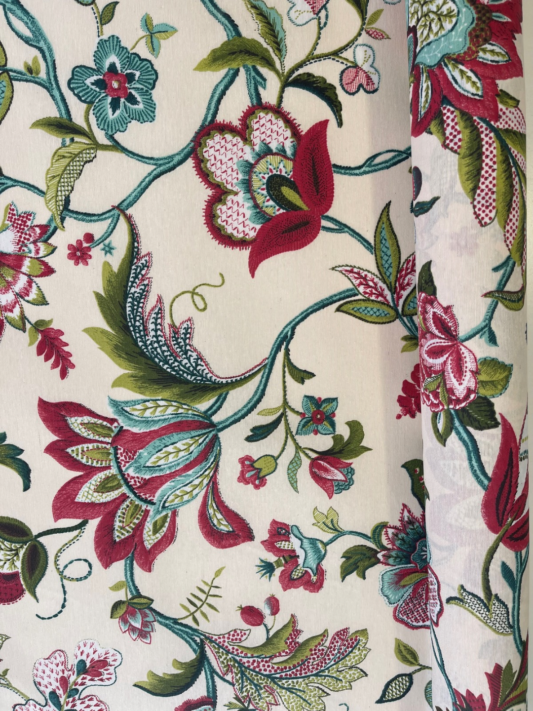 Otros Diseños - Lidia Fondo Beige Flor Turquesa